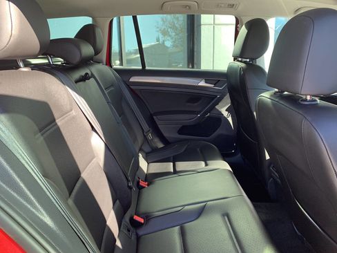 Used 2019 Volkswagen Golf Alltrack SE image 12
