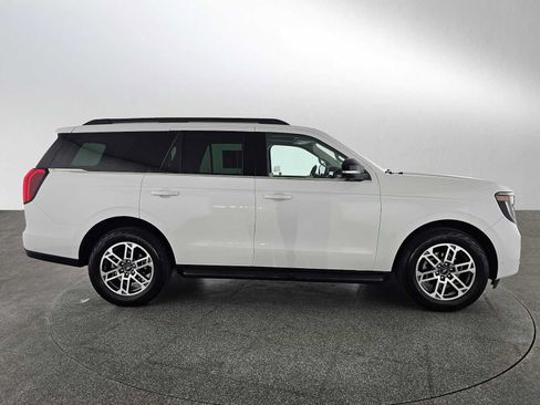Used 2025 Ford Expedition Active AWD/4WD image 2