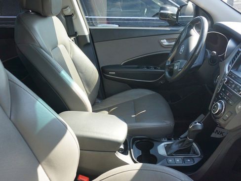 Used 2017 Hyundai Santa Fe Limited image 6