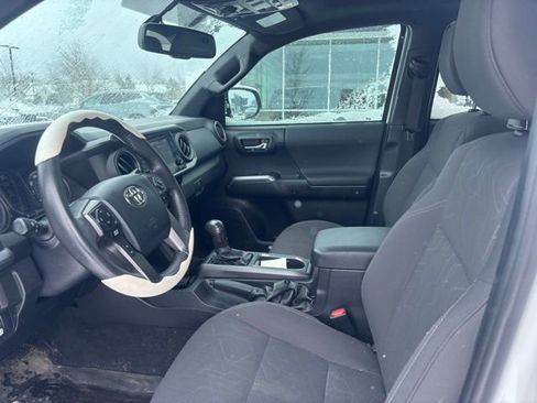 Used 2017 Toyota Tacoma SR5 image 10