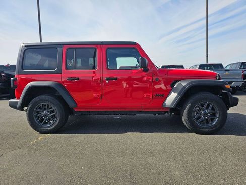 Used 2025 Jeep Wrangler Unlimited Sport AWD/4WD image 2