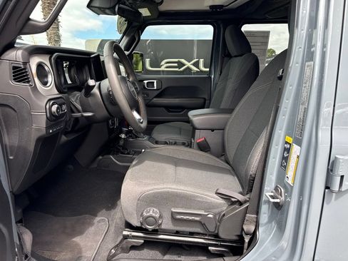 Used 2024 Jeep Wrangler Unlimited Sahara w/ Safety Group AWD/4WD image 5