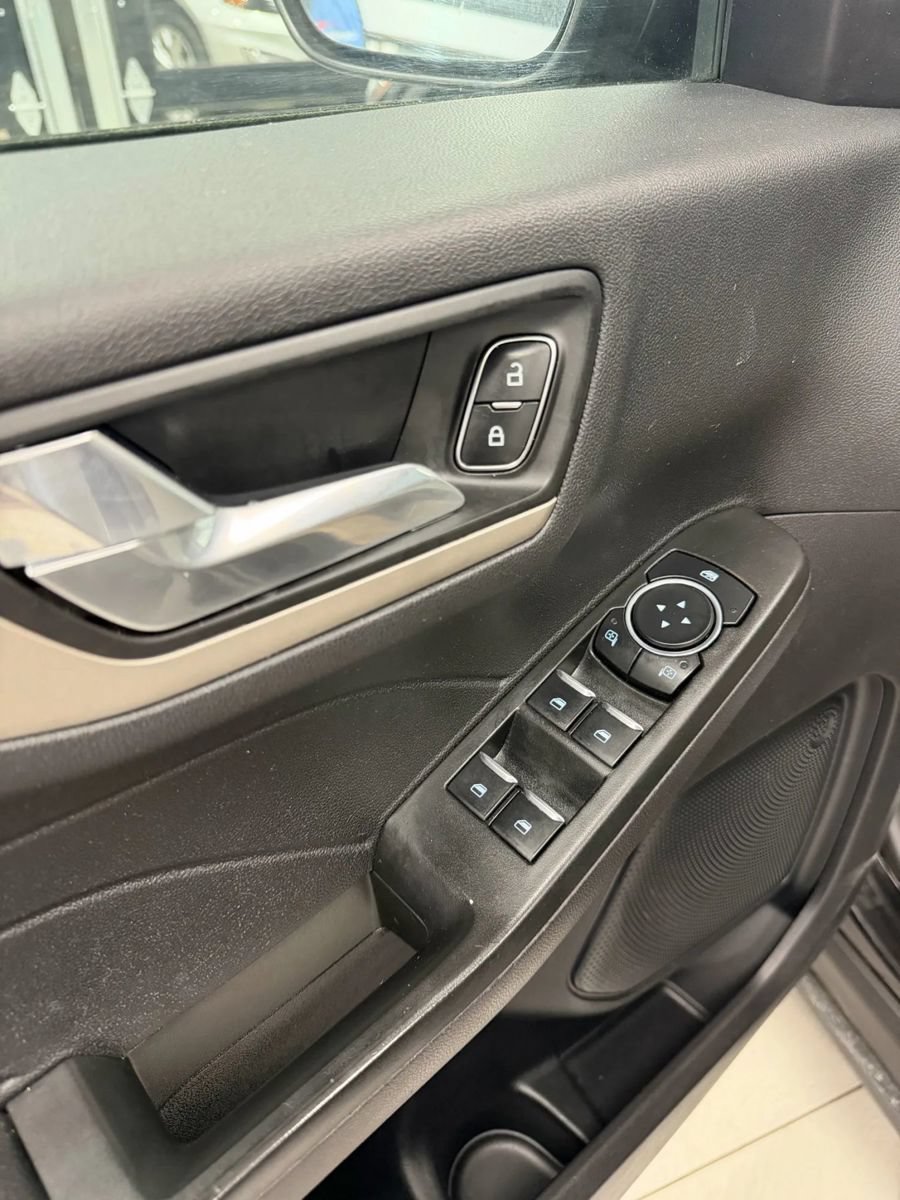 Used 2022 Ford Escape SEL FWD image 20