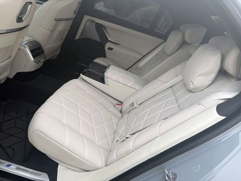 Used 2025 BMW i7 eDrive50 w/ M Sport Package RWD image 21