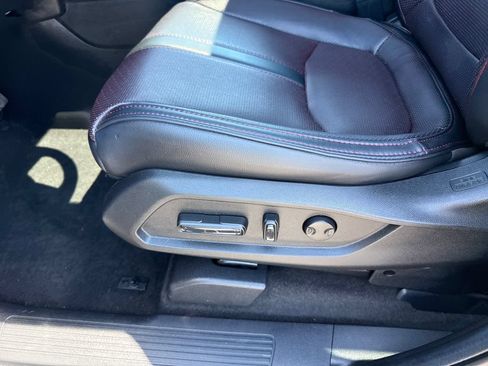 Certified 2025 Honda Pilot Black Edition image 12