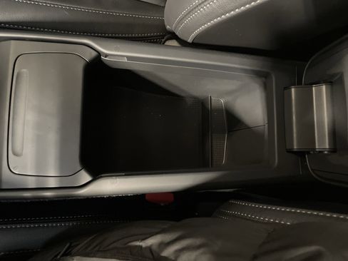 Used 2025 Volvo XC40 B5 Core image 36