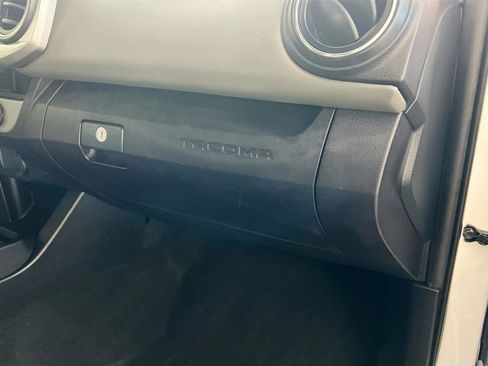 Used 2018 Toyota Tacoma SR5 image 34