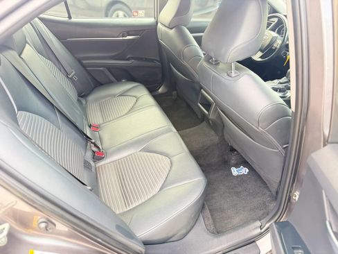 Used 2019 Toyota Camry SE FWD image 15