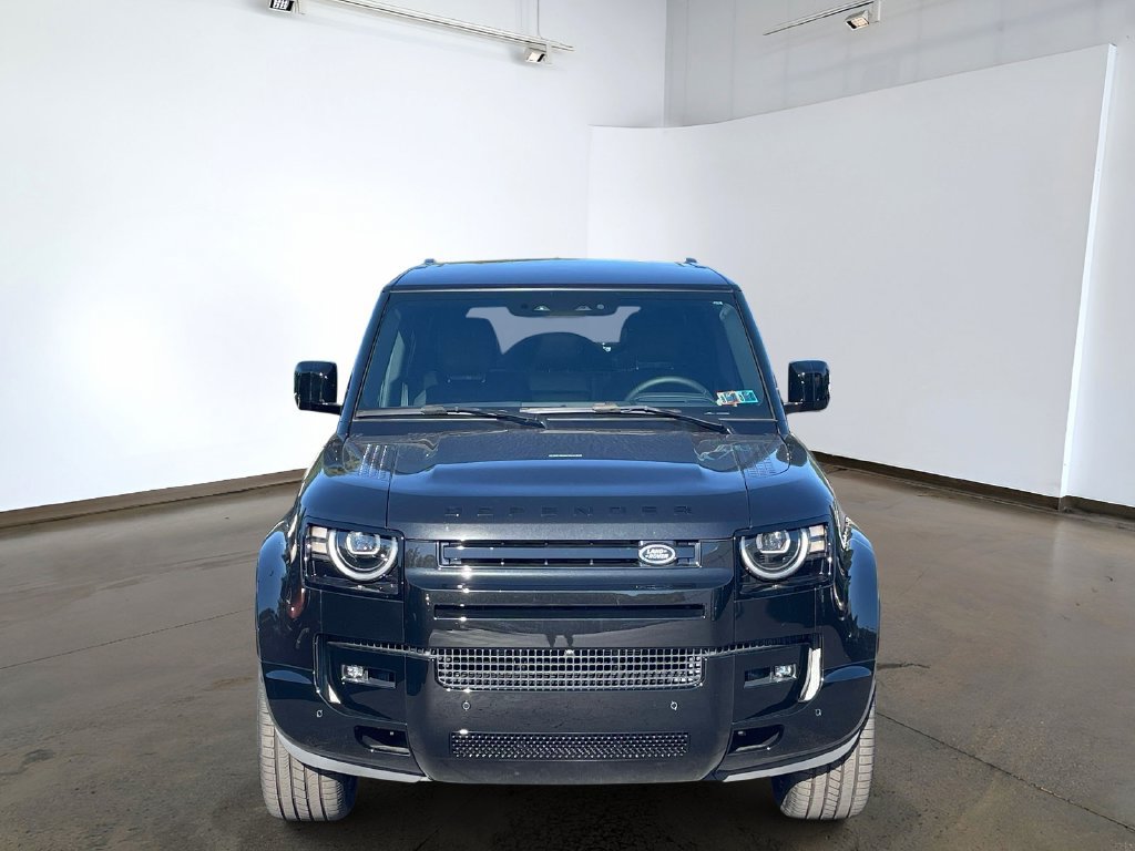 New 2026 Land Rover Defender 110 X-Dynamic SE AWD/4WD image 2