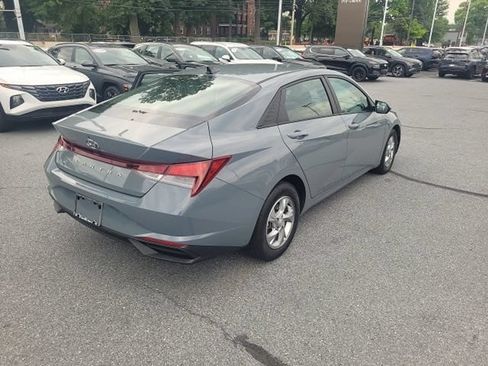 Used 2021 Hyundai Elantra SE FWD image 10