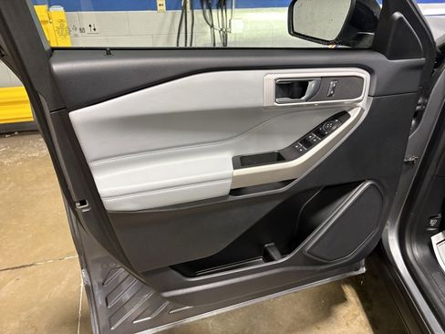 Certified 2022 Ford Explorer XLT w/ Equipment Group 202A image 18