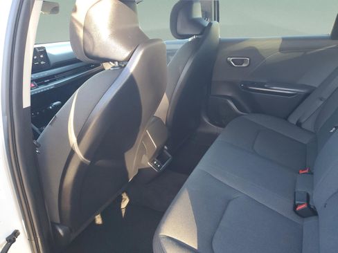 Used 2025 Kia K4 LXS image 9