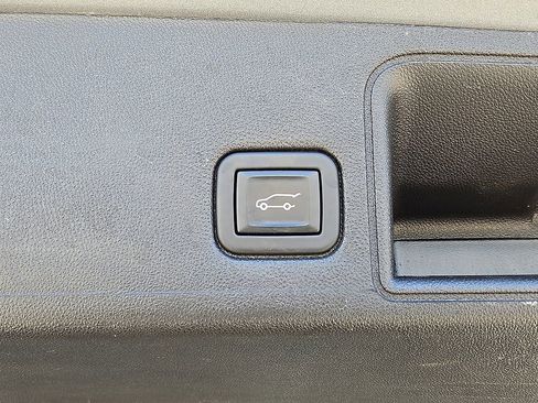 Used 2024 GMC Terrain SLT AWD/4WD image 16