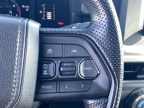 Used 2025 Toyota Tacoma SR5 AWD/4WD image 15