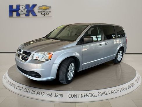 Used 2018 Dodge Grand Caravan SE FWD image 3