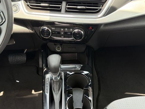 Used 2025 Chevrolet Trax LT FWD image 20