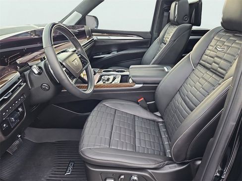 Used 2025 Cadillac Escalade Sport Platinum w/ LPO, Floor Liner Package image 39