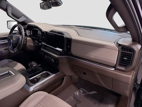 Used 2022 Chevrolet Silverado 1500 LTZ w/ LTZ Convenience Package II AWD/4WD image 27