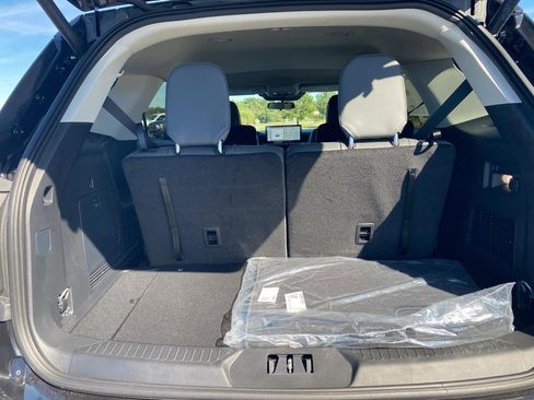 New 2025 Ford Explorer Active w/ Active Comfort Package image 38