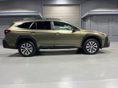 Used 2024 Subaru Outback Premium AWD/4WD image 10