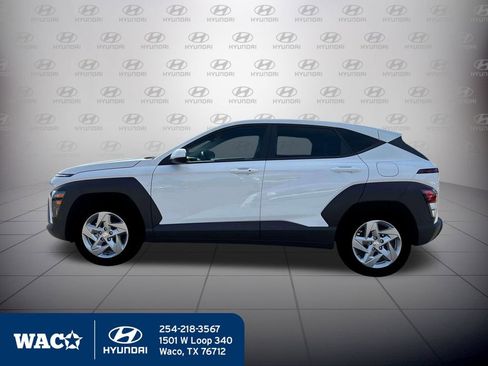 New 2026 Hyundai Kona SE image 3