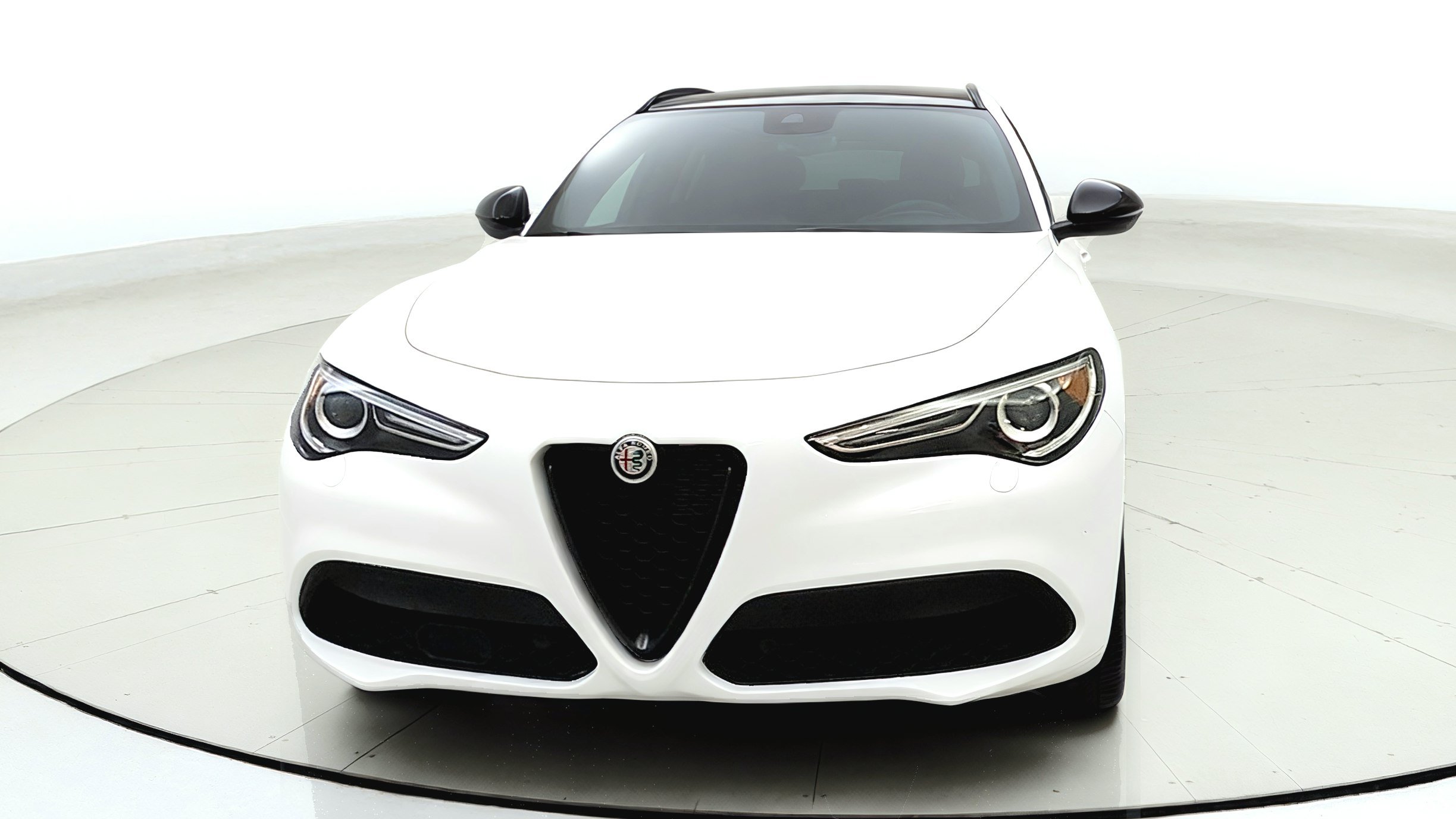 Used 2022 Alfa Romeo Stelvio Veloce AWD/4WD image 2