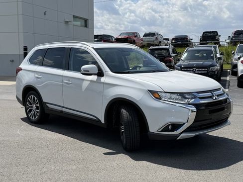 Used 2017 Mitsubishi Outlander SEL FWD image 3