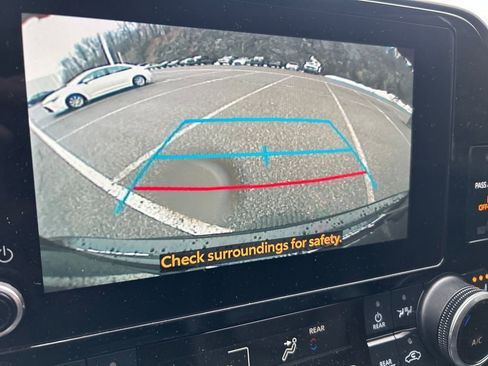 Used 2024 Toyota Highlander XLE image 14