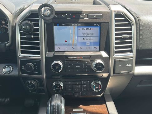 Used 2017 Ford F150 Platinum w/ Equipment Group 701A Luxury AWD/4WD image 8