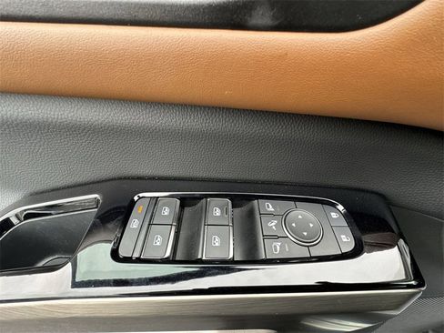 Used 2023 Nissan Pathfinder Platinum image 13