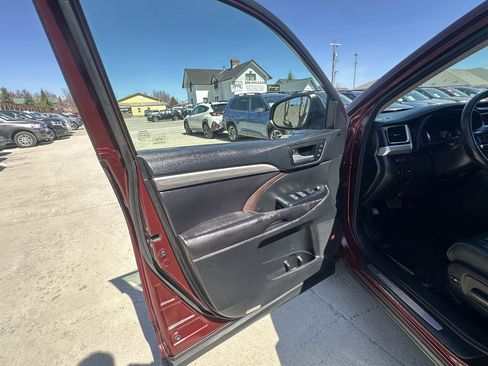 Used 2017 Toyota Highlander Limited image 46