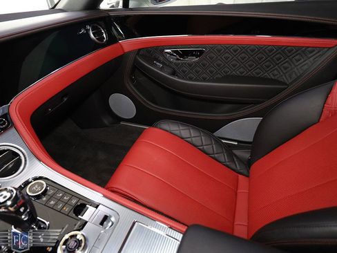 Used 2022 Bentley Continental GT V8 image 23
