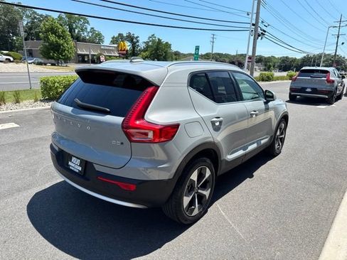 Certified 2025 Volvo XC40 B5 Plus AWD/4WD image 5