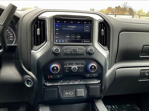 Used 2022 Chevrolet Silverado 1500 LT Trail Boss w/ Bed Protection Package AWD/4WD image 18