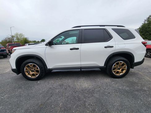 Used 2024 Honda Pilot TrailSport image 4