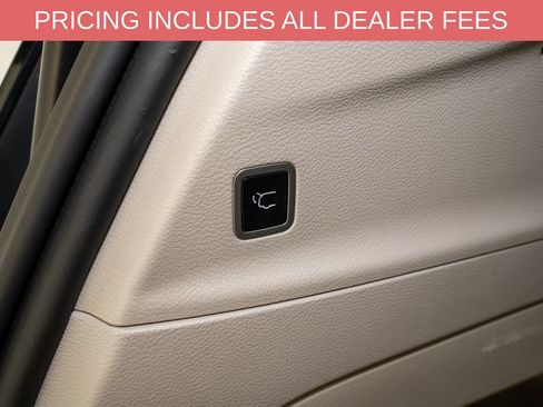 Used 2023 Chrysler Voyager LX FWD image 6