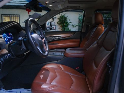Used 2019 Cadillac Escalade Luxury image 14