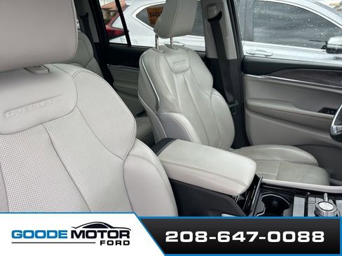 Used 2023 Jeep Grand Cherokee Overland w/ Luxury Tech Group IV image 5