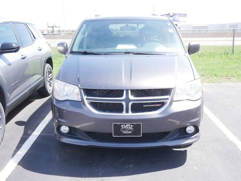 Used 2016 Dodge Grand Caravan SXT FWD image 2