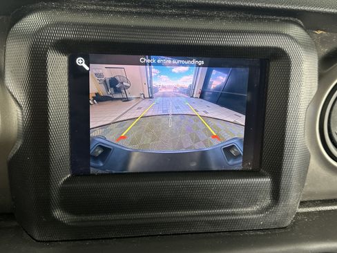 Used 2021 Jeep Gladiator Sport image 21