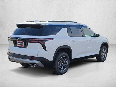 New 2026 Chevrolet Traverse LT w/ Enhanced Driving Package image 2