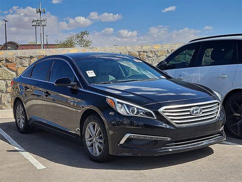Used 2015 Hyundai Sonata SE image 1