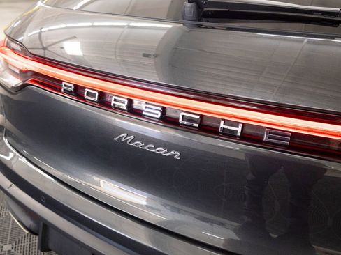 Certified 2025 Porsche Macan AWD/4WD image 13