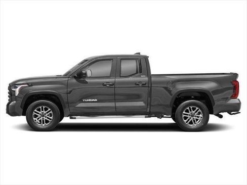 Used 2022 Toyota Tundra SR5 w/ TRD Off-Road Package AWD/4WD image 36