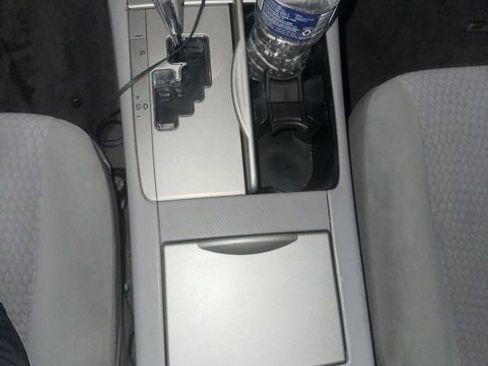 Used 2010 Toyota Camry LE image 19