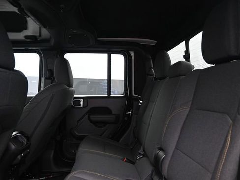 Used 2024 Jeep Gladiator Sport image 16