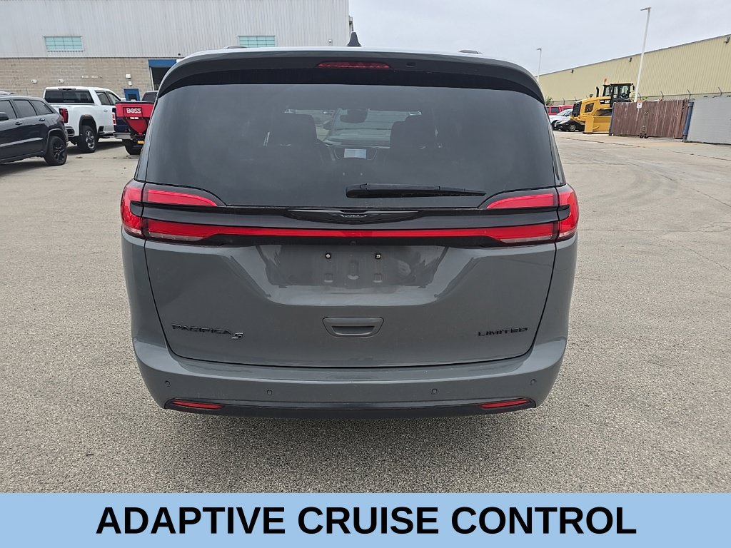 Used 2025 Chrysler Pacifica Limited FWD image 5