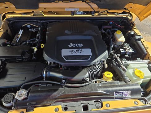 Used 2013 Jeep Wrangler Unlimited Sahara w/ Connectivity Group image 32