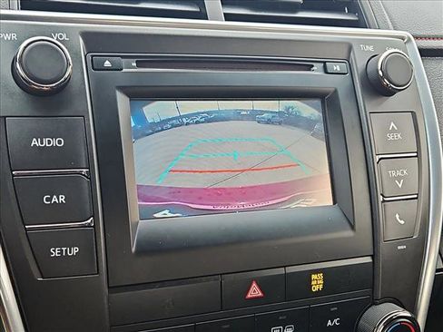 Used 2017 Toyota Camry SE image 14