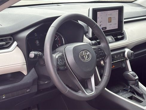Used 2023 Toyota RAV4 XLE Premium image 7